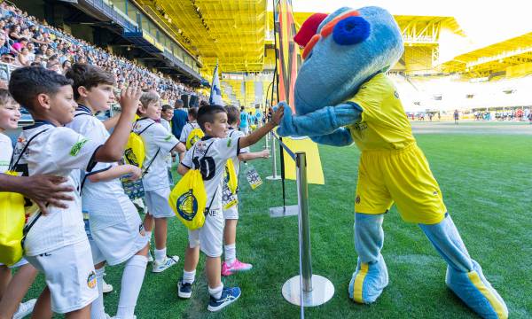 EL ESTADIO DE LA CERÁMICA VIVE UNA INAUGURACIÓN ESPECTACULAR DE LA VILLARREAL YELLOW CUP
