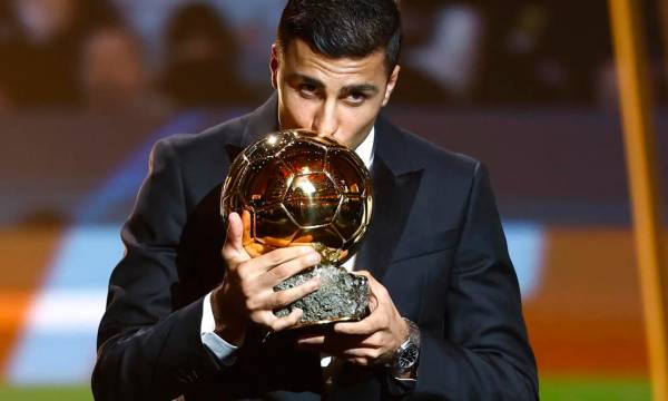 RODRIGO HERNÁNDEZ GANA EL BALÓN DE ORO